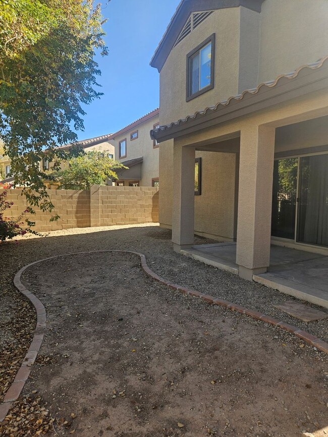 Building Photo - Two story home in Village Rose in Glendale