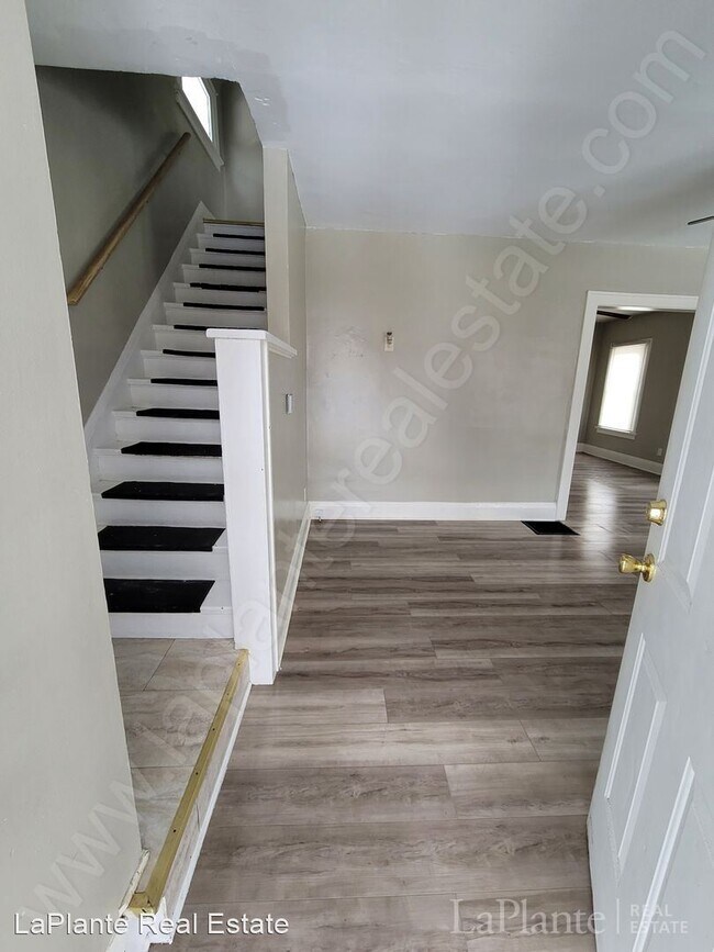 Building Photo - 3 br, 1 bath House - 1316 W Delaware Avenue