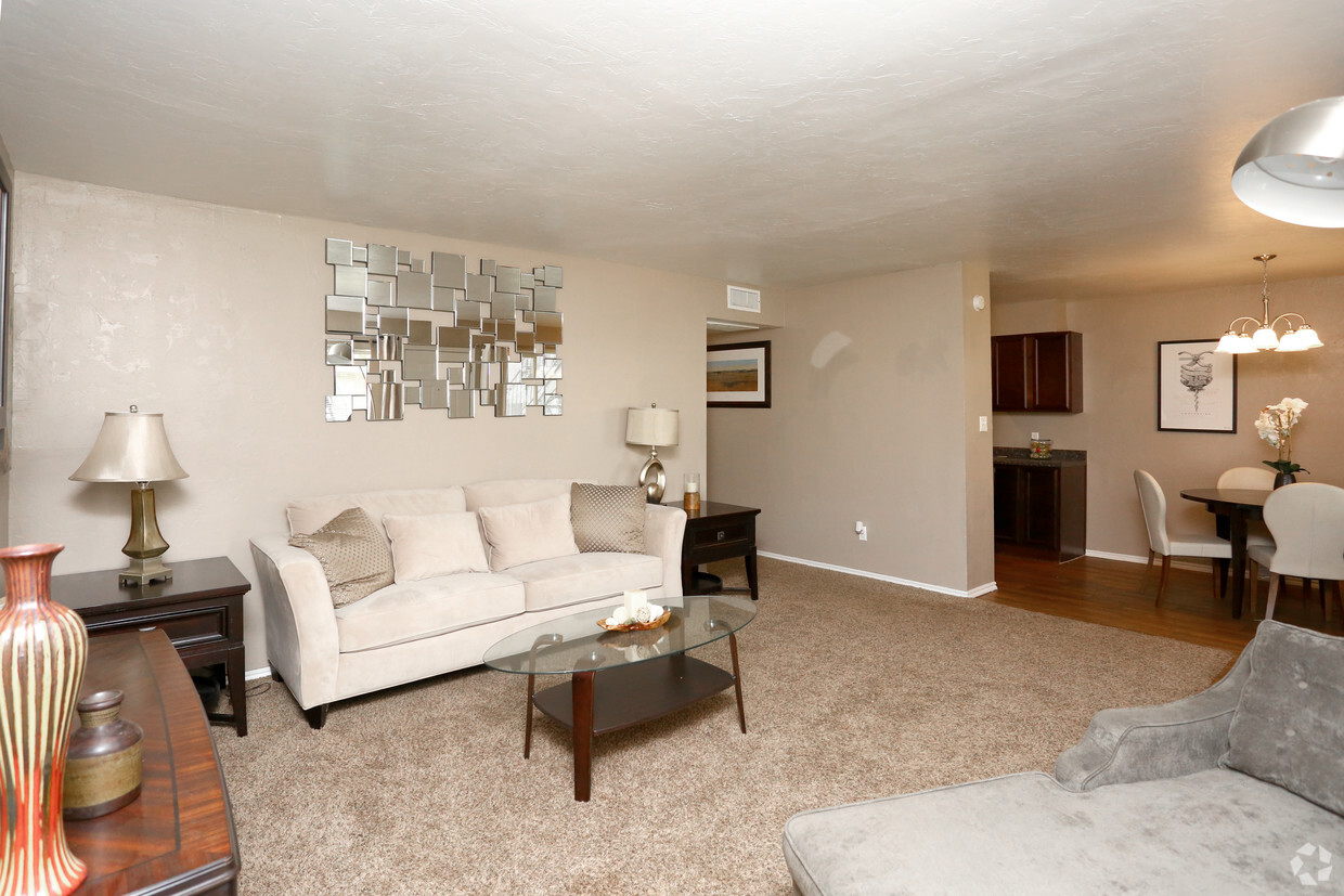 2BR, 2BA - 920SF - Living Area - Portland Park