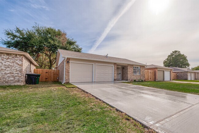 Foto del edificio - 8714 Valley Flag Dr