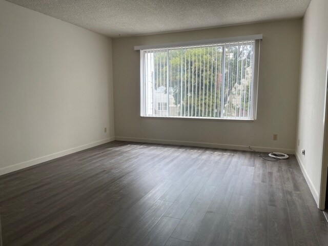 Foto del edificio - 350 24th Ave