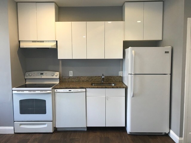 Kitchen - 708 Q St NW