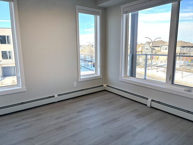 Building Photo - 660 Shawnee Sq SW