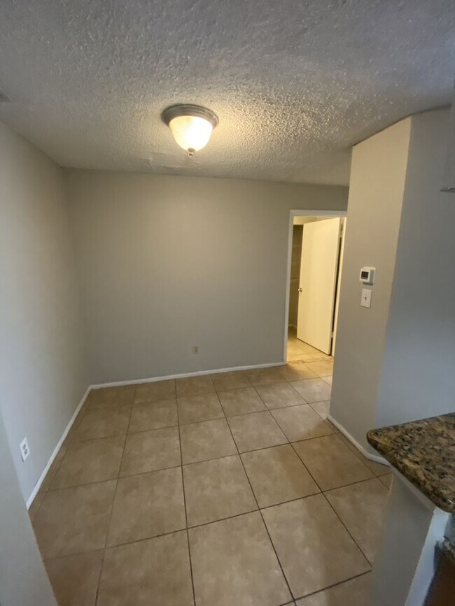 Foto del edificio - 1 bedroom 1 bath washer and dryer include