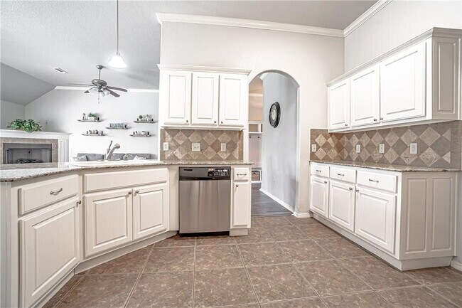 Foto del edificio - Spacious 4BR home in Bentonville with solar panels & Tesla EV charger!