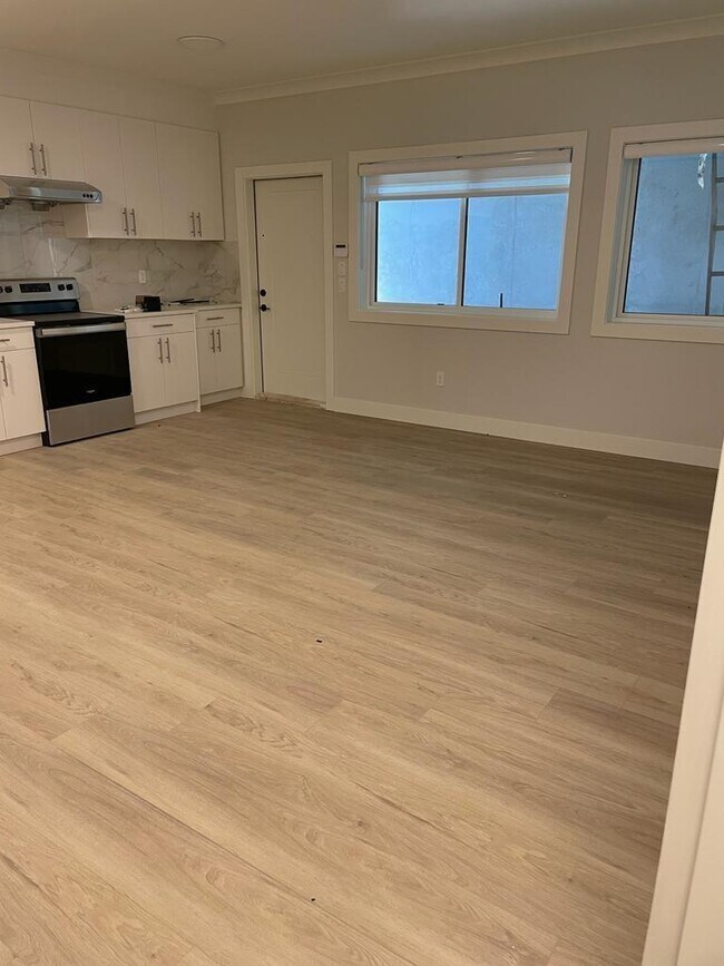 Photo du bâtiment - 15655-1577B 77B Ave