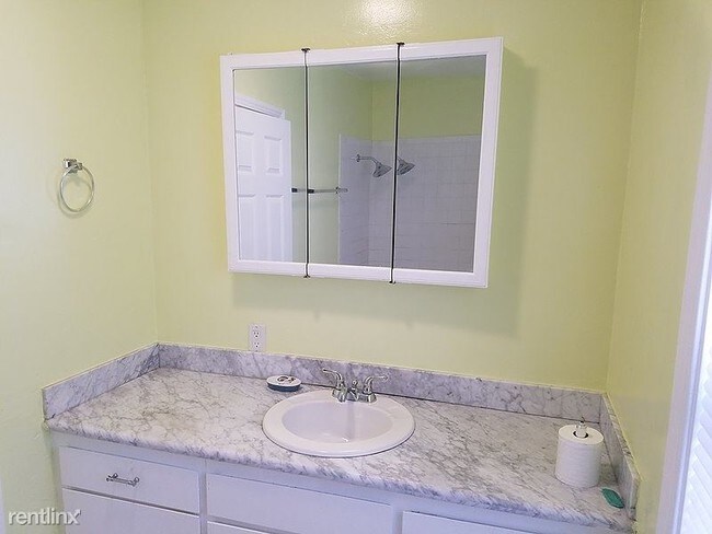 Building Photo - 1 br, 1 bath Apartment - 4716 Market Street