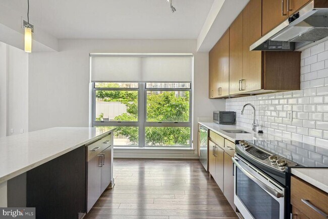 Foto del edificio - 3710 Newark St NW