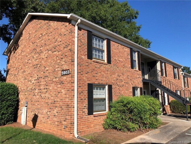Building Photo - 5903 Quail Hollow Rd