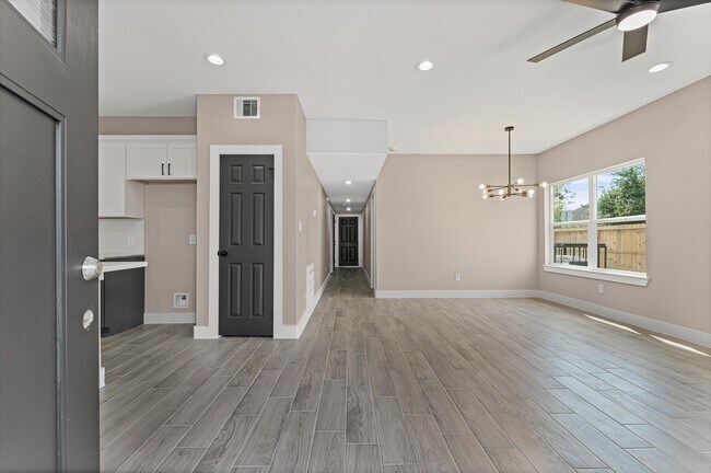 Foto del edificio - 8135 Woodward St