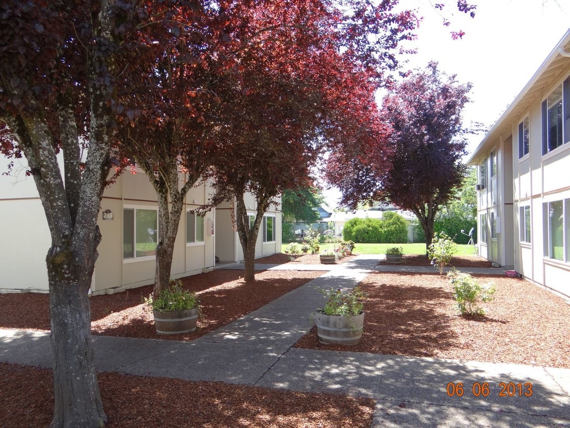 Primary Photo - 245-265 Gateway Blvd