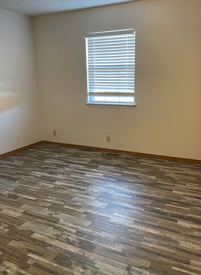 Foto del edificio - 3315 N Range Line Rd