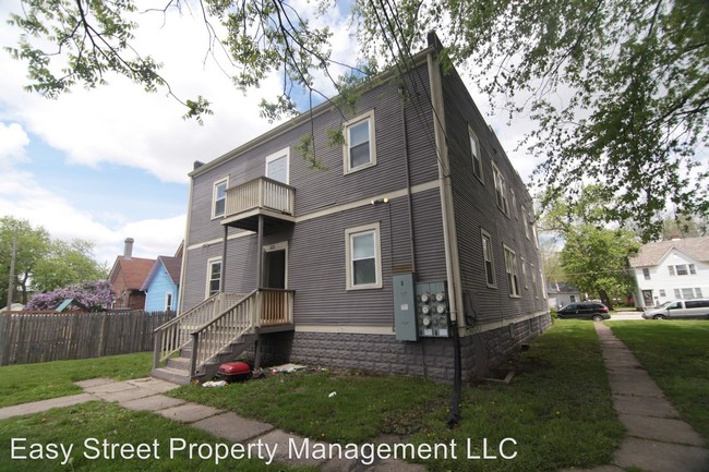 Building Photo - 1451 W 4th St