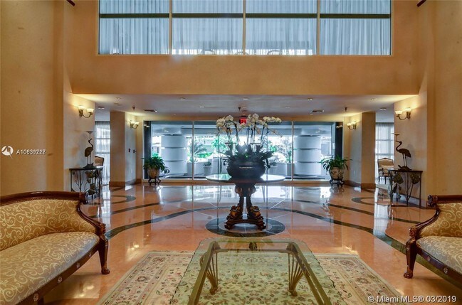 Foto del edificio - 5757 Collins Ave