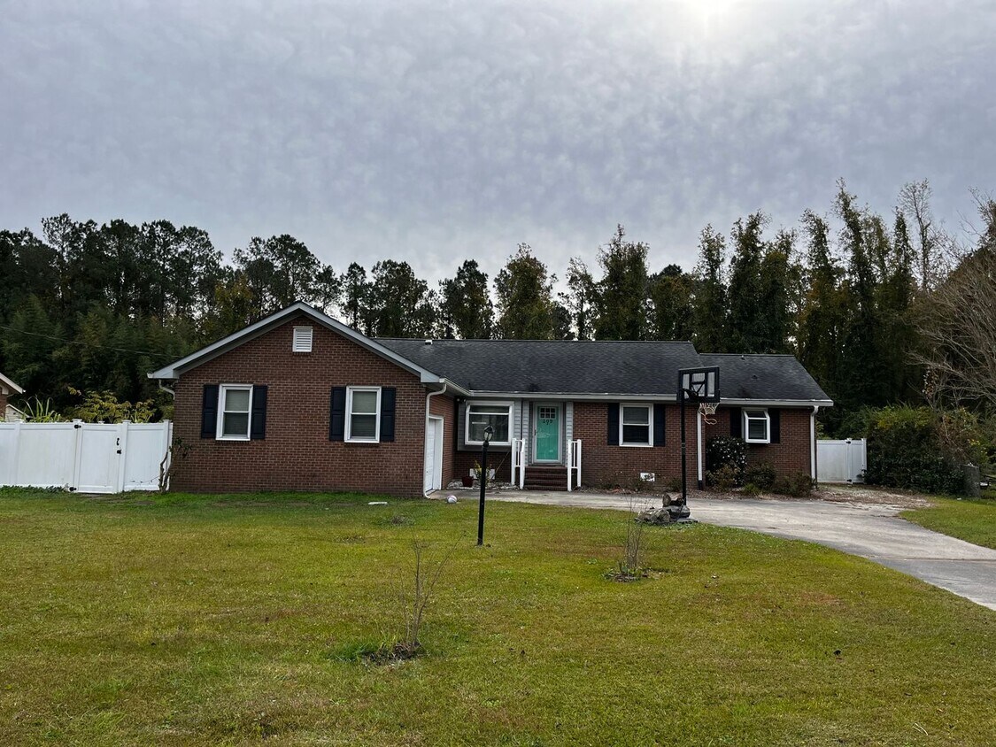 Carolina Pines Gem House Rental in New Bern, NC
