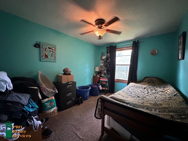 Building Photo - 3 Bedroom Home