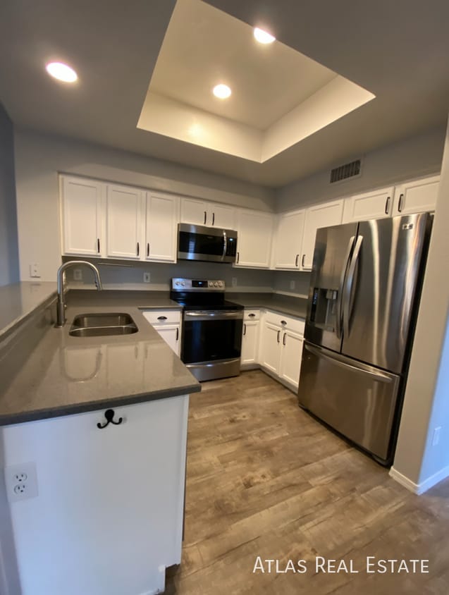 Primary Photo - 2040 N 106th Ave