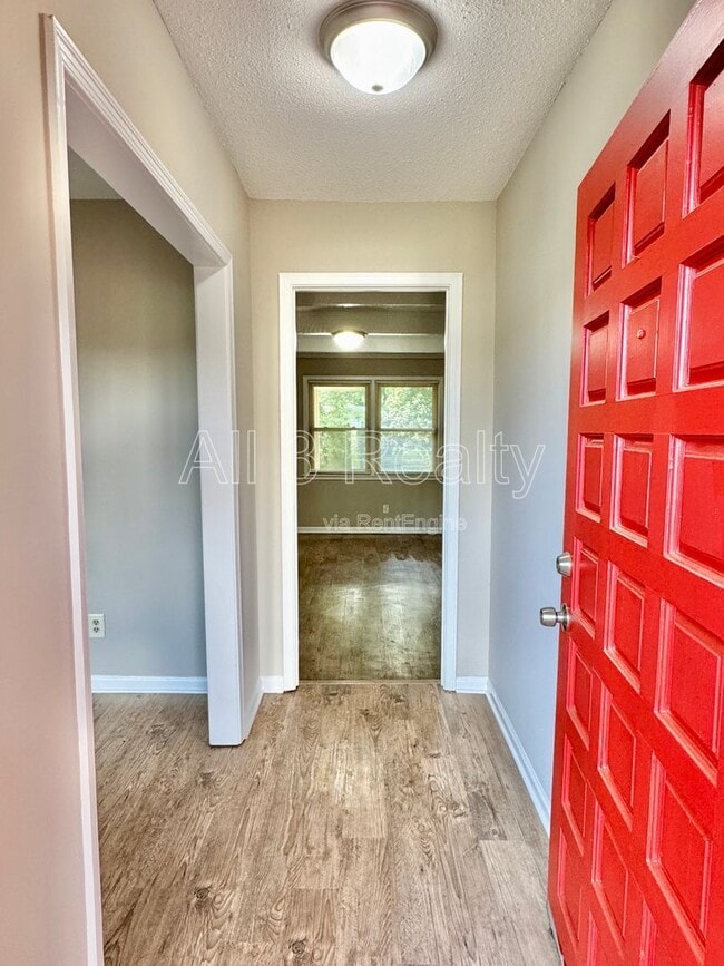 Building Photo - 329 Northwestern Rd