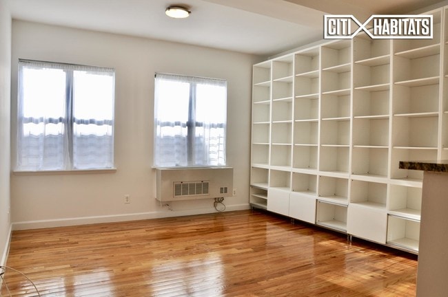 Foto del edificio - 108 Odell Clark Pl