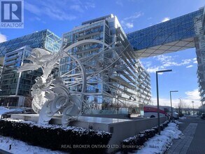 Building Photo - 15 Queens Quay E