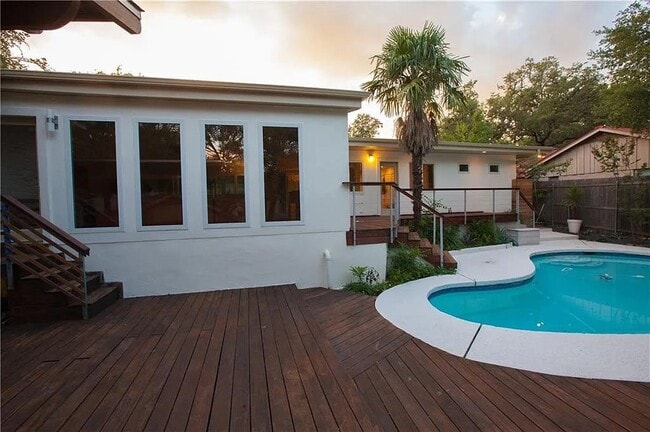 Building Photo - 7109 Mesa Dr