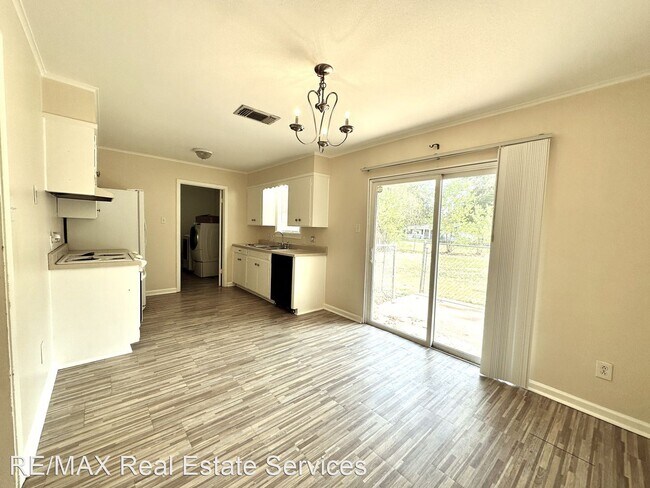 Foto del edificio - 3 br, 1.5 bath House - 105 Miriam