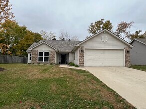 Building Photo - 2220 Bobolink Dr