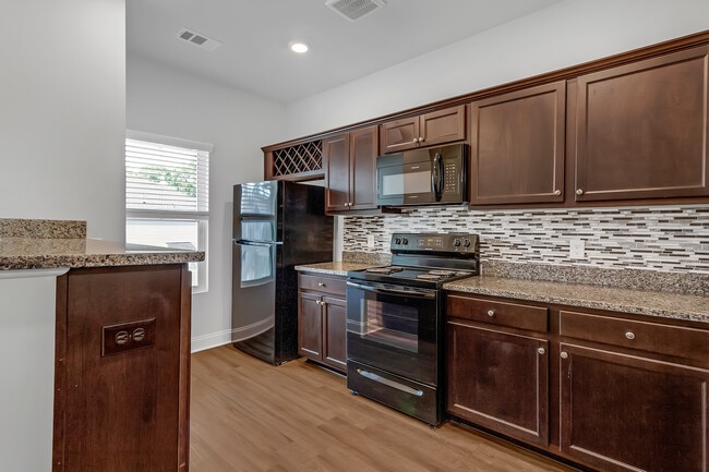 Building Photo - Hickory Grove