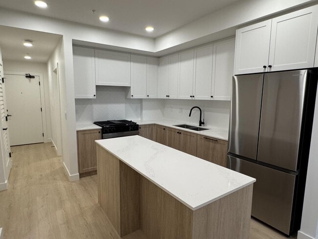 Building Photo - 19911-19976 76 Ave