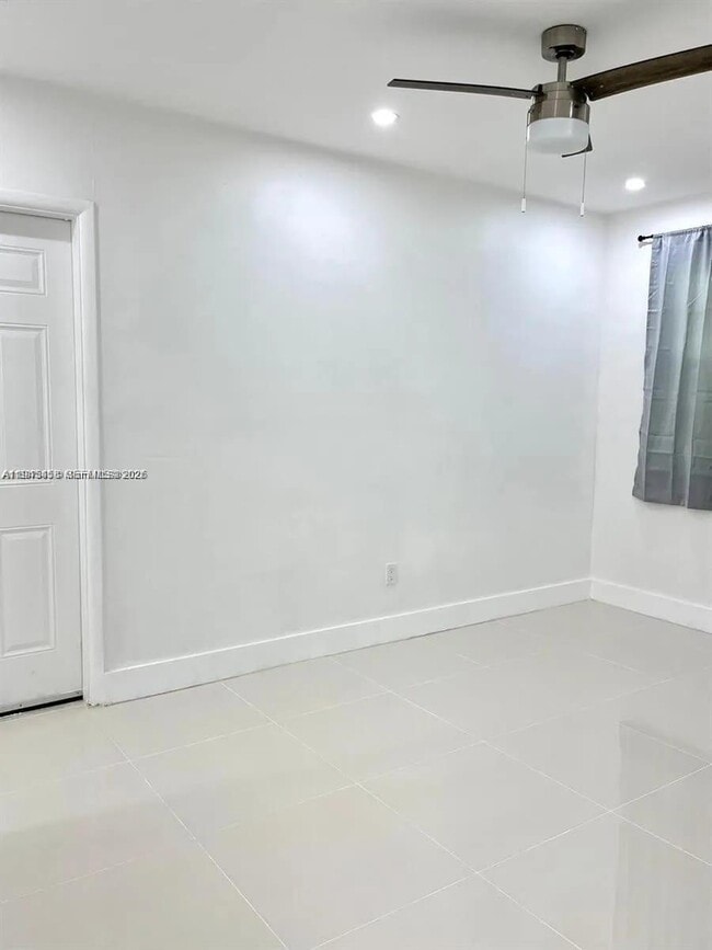 Foto del edificio - 725 NE 126th St