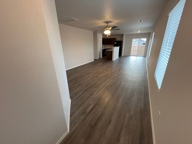 Foto del edificio - *Pre-leasing* Three Bedroom | Two Bath Hom...