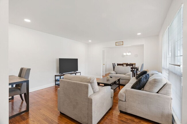 Foto del edificio - 5342 Chatfield Dr