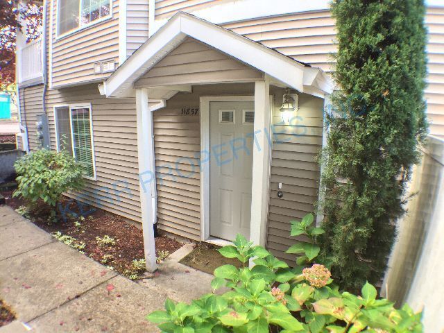 Foto principal - 11857 SE Pine St