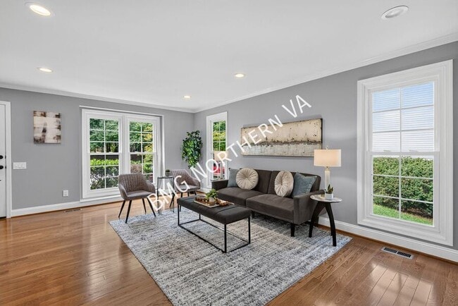 Building Photo - 43790 Laburnum Square