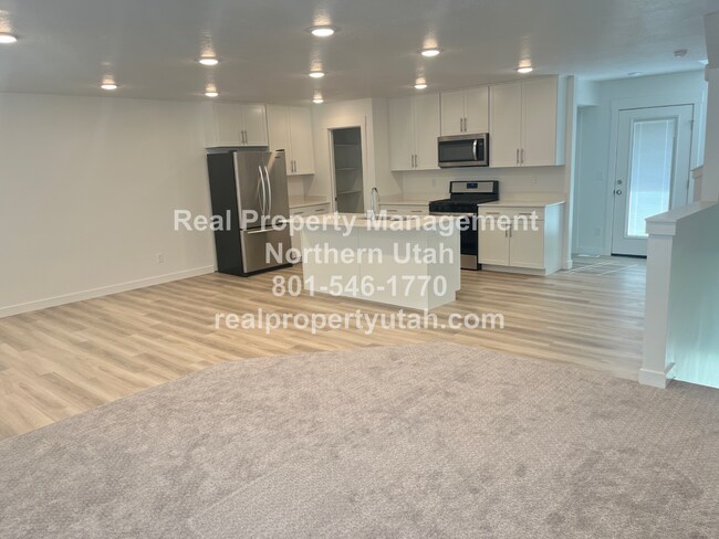 Building Photo - 3084 N 1600 E