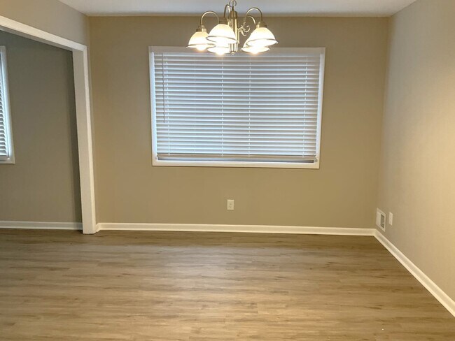 Building Photo - 3034 Woodrow Mnr