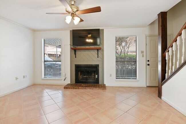 Building Photo - 956 Ridgepoint Court #15C