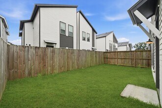 Building Photo - 5814 Cebra St