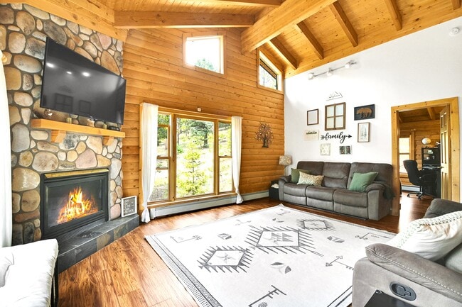 Foto del edificio - 28609 Mountain View Rd
