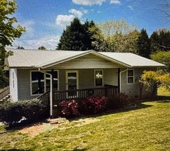 Building Photo - 18 Grove Hills Dr