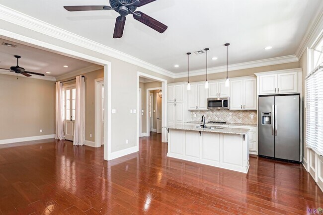 Foto del edificio - 7402 Elderberry Ave