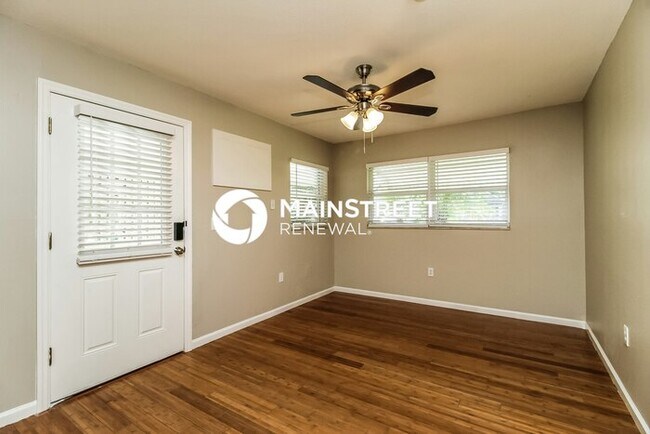 Foto del edificio - 3 Bedroom Pet-Friendly Home in St. Cloud, FL with Main Street Renewal