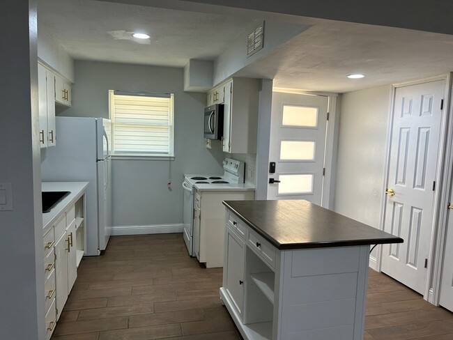 Foto del edificio - 1316 Tanglewood Ln