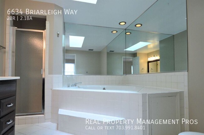 Foto del edificio - 6634 Briarleigh Way