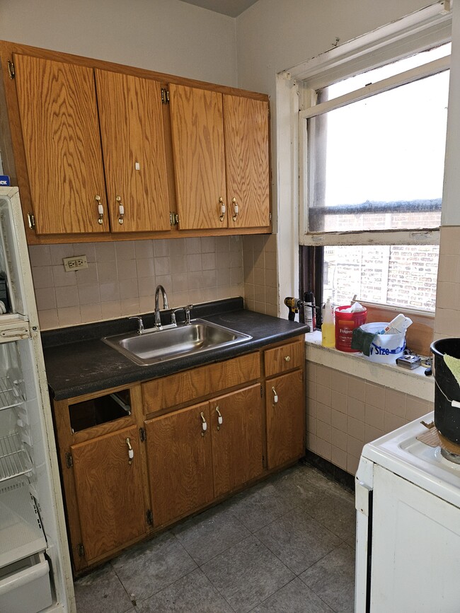 Kitchen - 7147 S Constance Ave