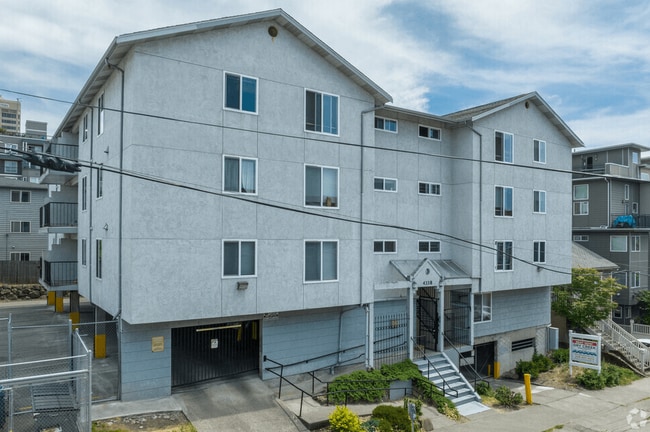 Building Photo - Dry Creek Apartments