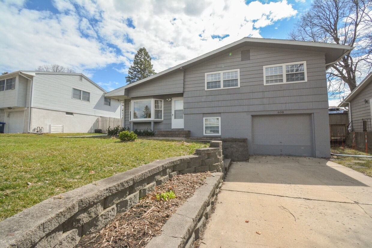 Beautiful 3bed 1.5bath with Yard House Rental in Rochester, MN