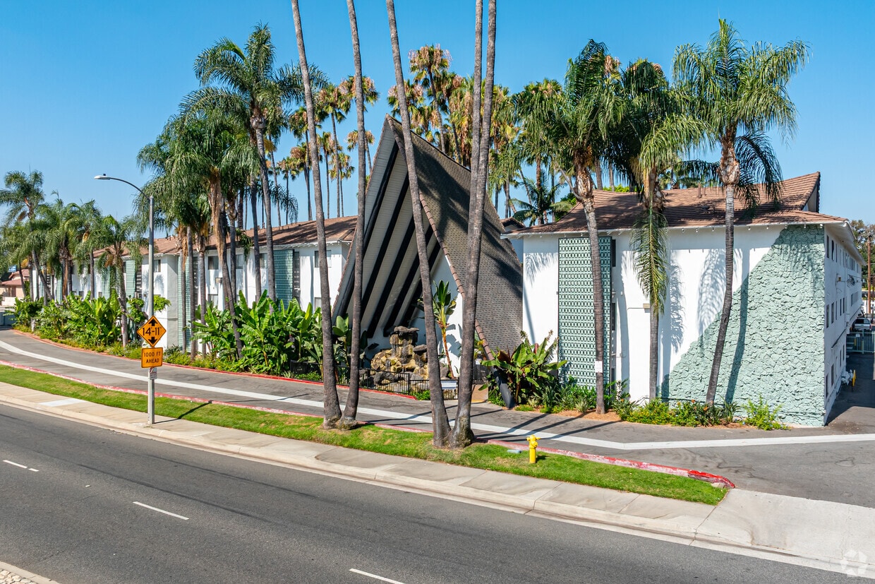 Primary Photo - Oasis Apartments