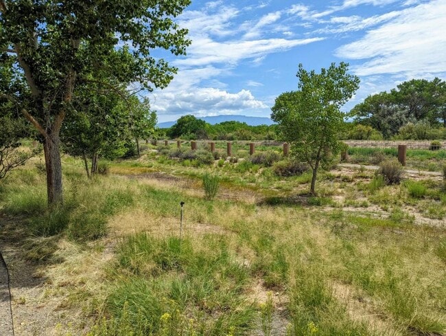 Foto del edificio - 3500 Yippee Calle Ct NW