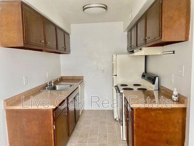 Foto del edificio - 1309 Cypress Ave